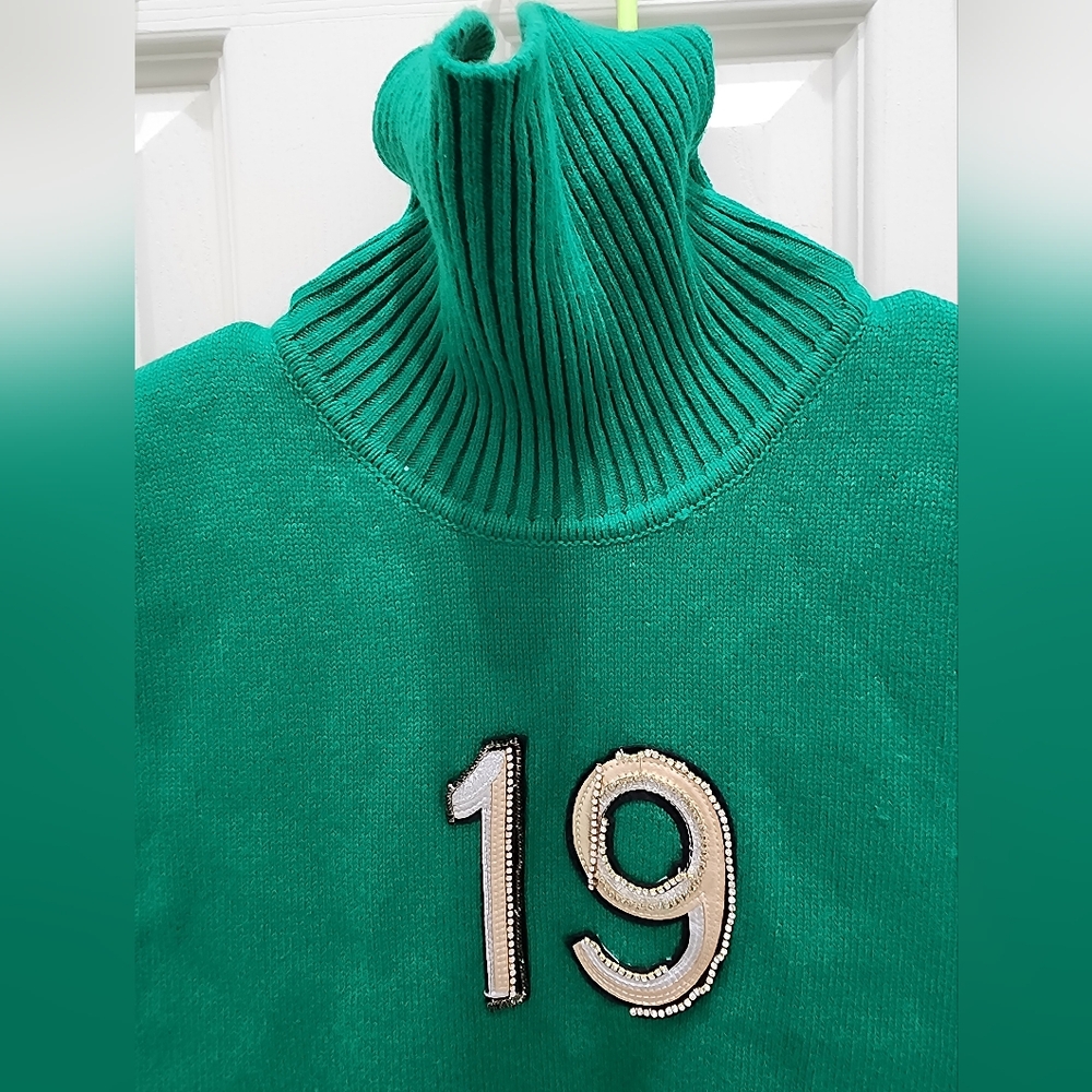 New Chanel Sweater Shirt Top, size 40, Cashmere, Green. - Picture 2 of 16